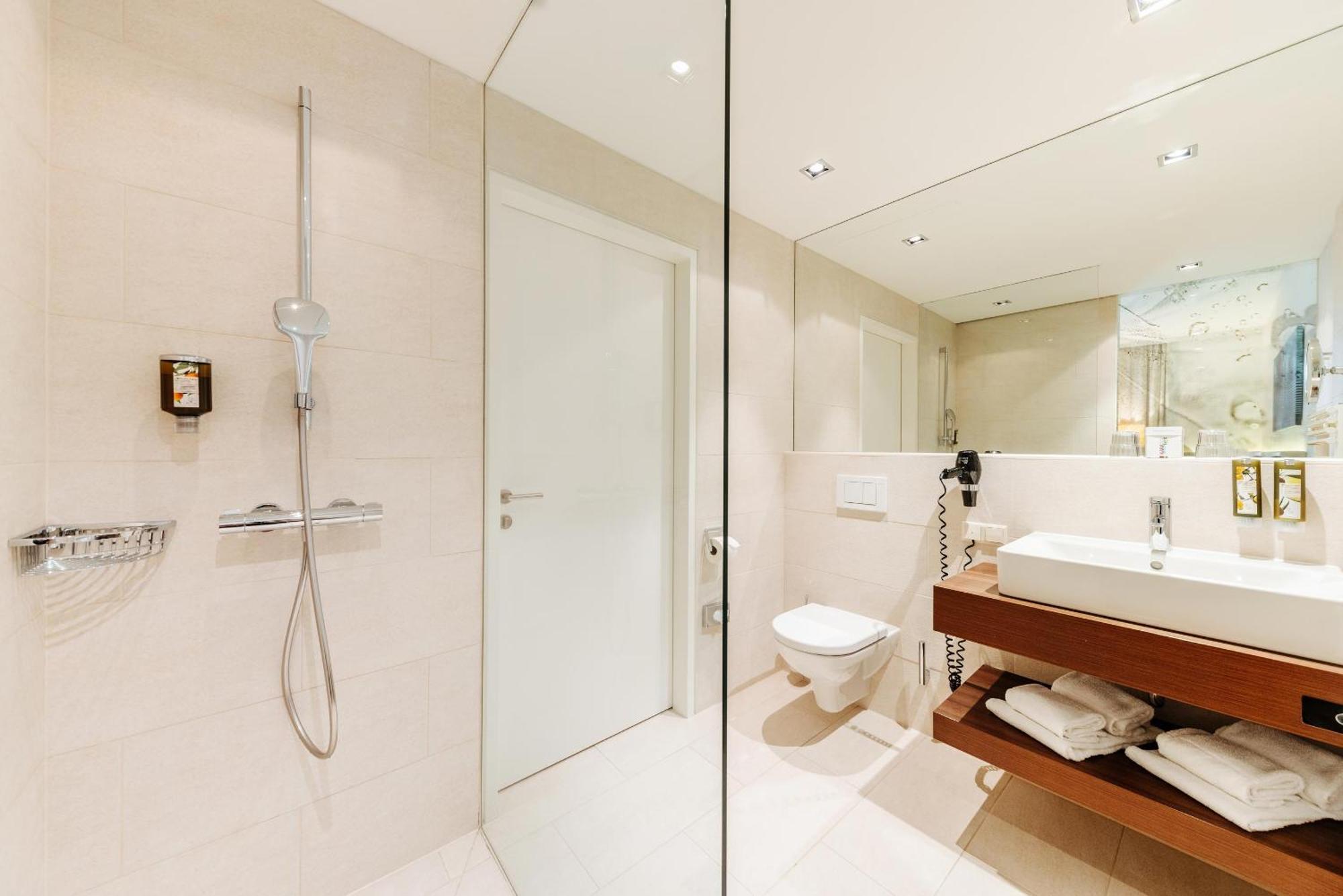 Thermenhotel Karawankenhof Villach Eksteriør bilde